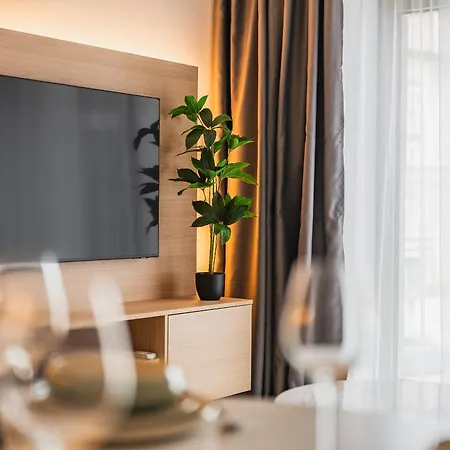 Your Paradise - Wander, Dine & Shop Apartman